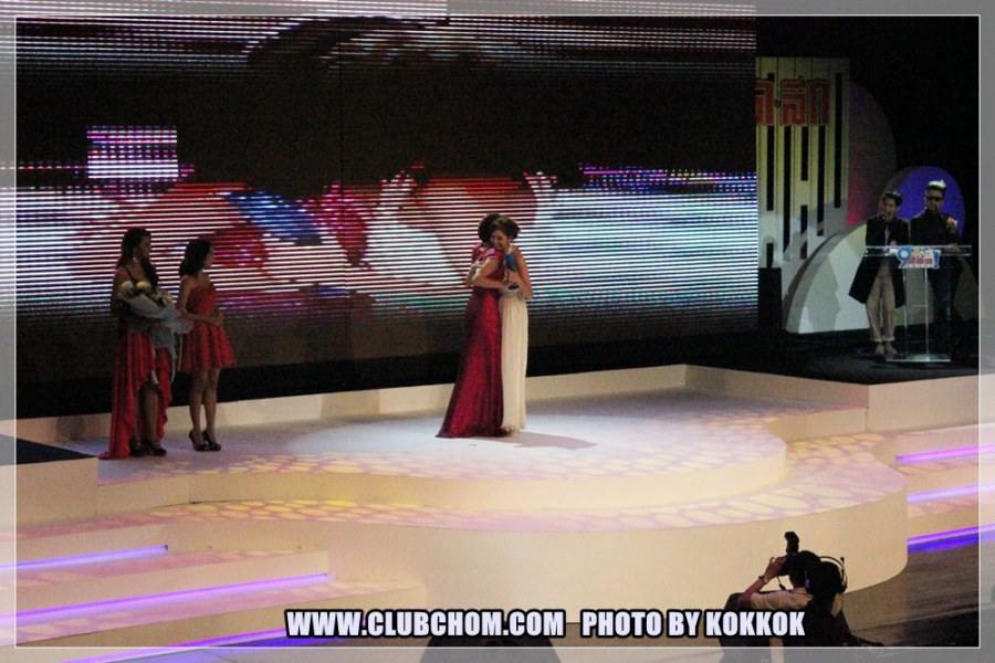 ชมพู่ อารยา สวยสง่าดุจเจ้าหญิงในงานคมชัดลึกอวอร์ด
