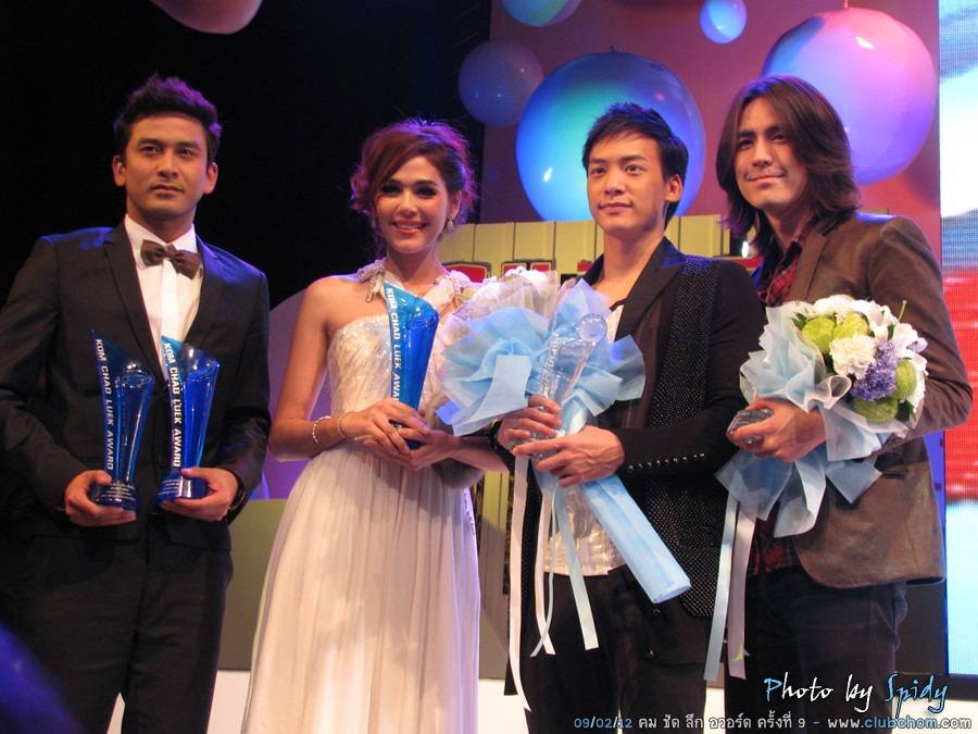 ชมพู่ อารยา สวยสง่าดุจเจ้าหญิงในงานคมชัดลึกอวอร์ด