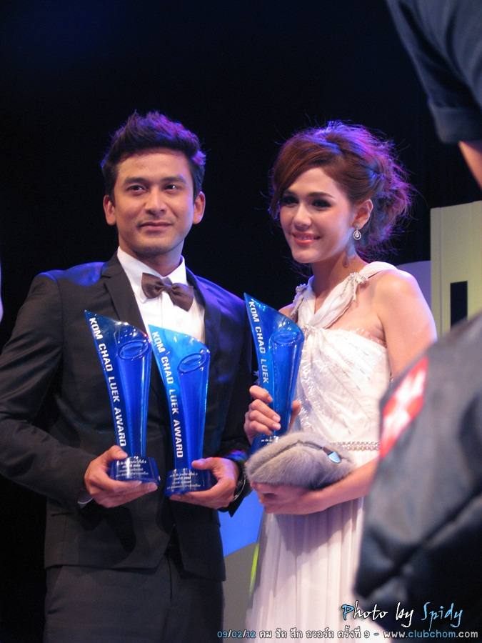 ชมพู่ อารยา สวยสง่าดุจเจ้าหญิงในงานคมชัดลึกอวอร์ด