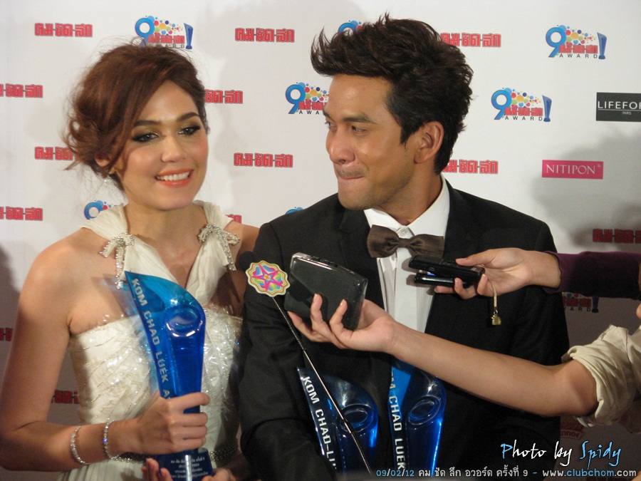 ชมพู่ อารยา สวยสง่าดุจเจ้าหญิงในงานคมชัดลึกอวอร์ด