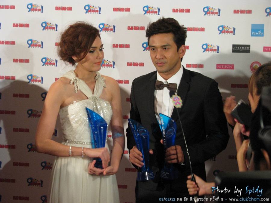 ชมพู่ อารยา สวยสง่าดุจเจ้าหญิงในงานคมชัดลึกอวอร์ด