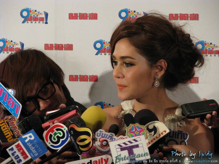 ชมพู่ อารยา สวยสง่าดุจเจ้าหญิงในงานคมชัดลึกอวอร์ด