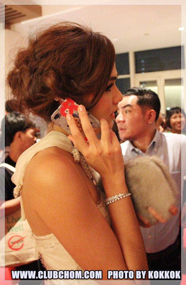 ชมพู่ อารยา สวยสง่าดุจเจ้าหญิงในงานคมชัดลึกอวอร์ด