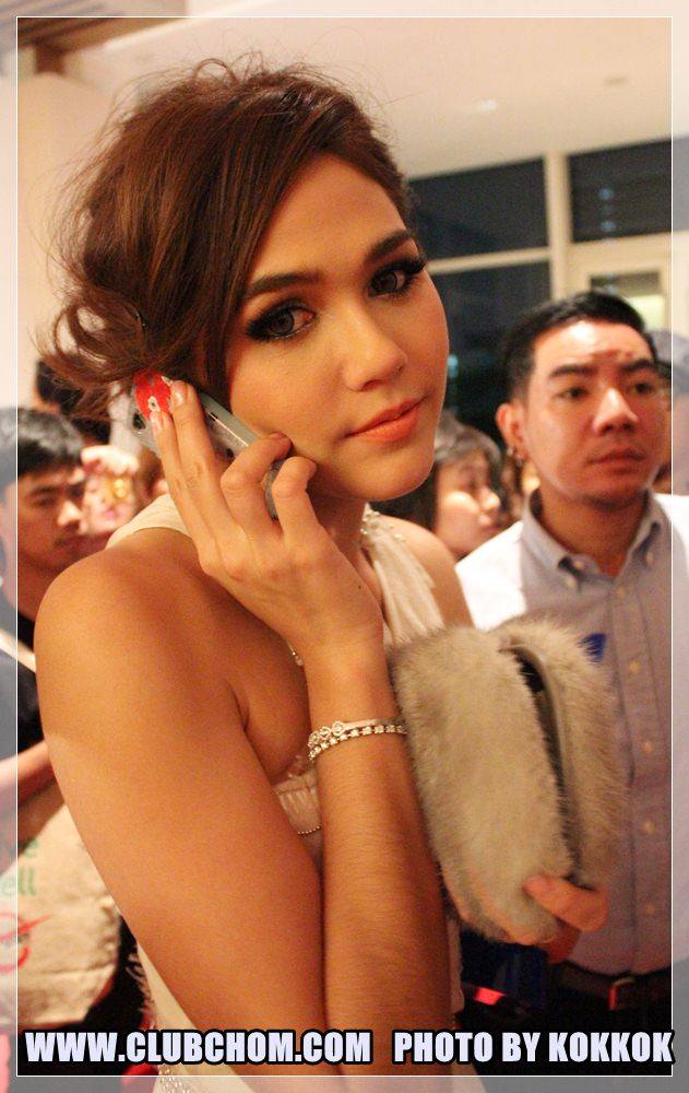 ชมพู่ อารยา สวยสง่าดุจเจ้าหญิงในงานคมชัดลึกอวอร์ด