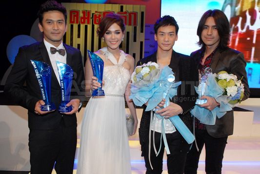ชมพู่ อารยา สวยสง่าดุจเจ้าหญิงในงานคมชัดลึกอวอร์ด