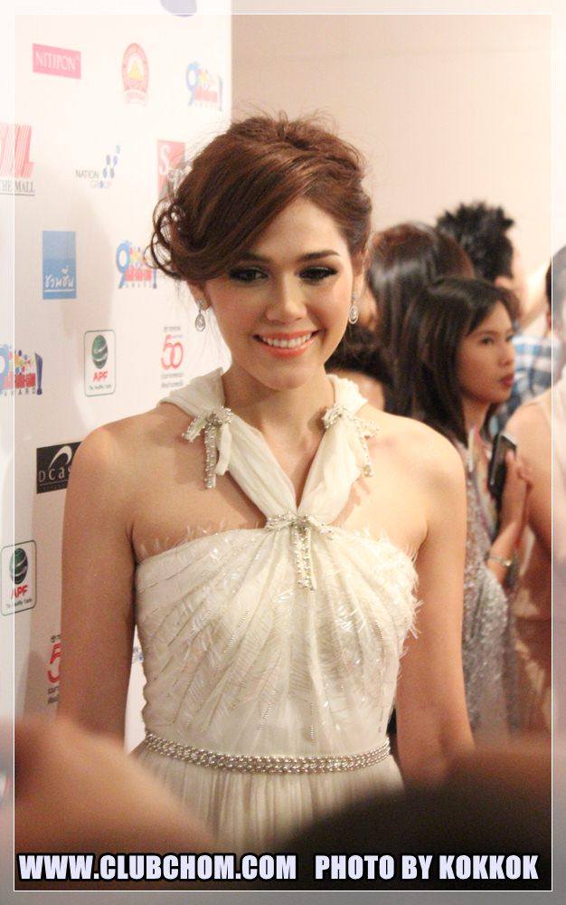 ชมพู่ อารยา สวยสง่าดุจเจ้าหญิงในงานคมชัดลึกอวอร์ด