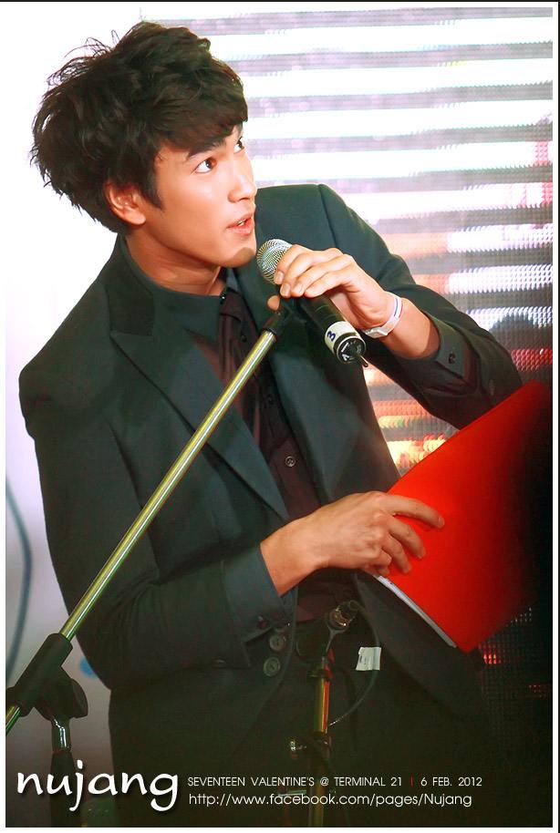 [Pics] ณเดชน์ @  งาน Seventeen Valentine's Party @ Terminal 21 [6-2-12]
