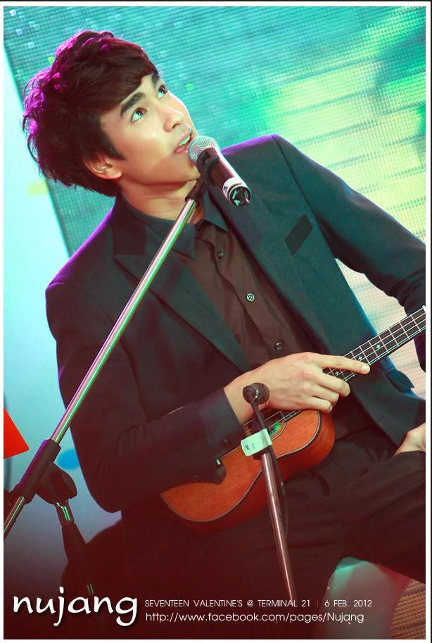 [Pics] ณเดชน์ @  งาน Seventeen Valentine's Party @ Terminal 21 [6-2-12]