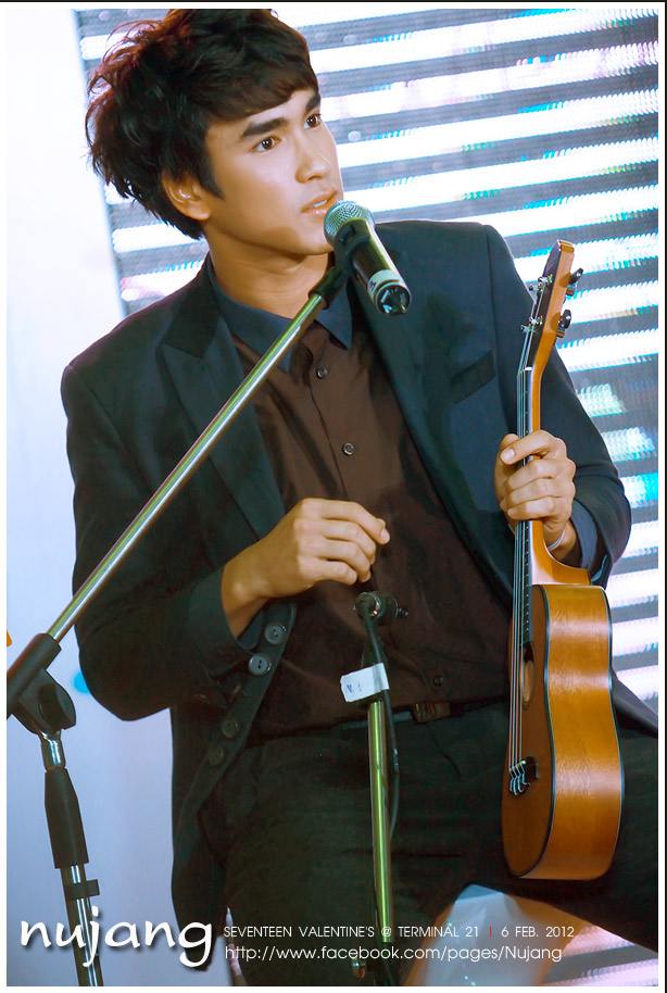 [Pics] ณเดชน์ @  งาน Seventeen Valentine's Party @ Terminal 21 [6-2-12]