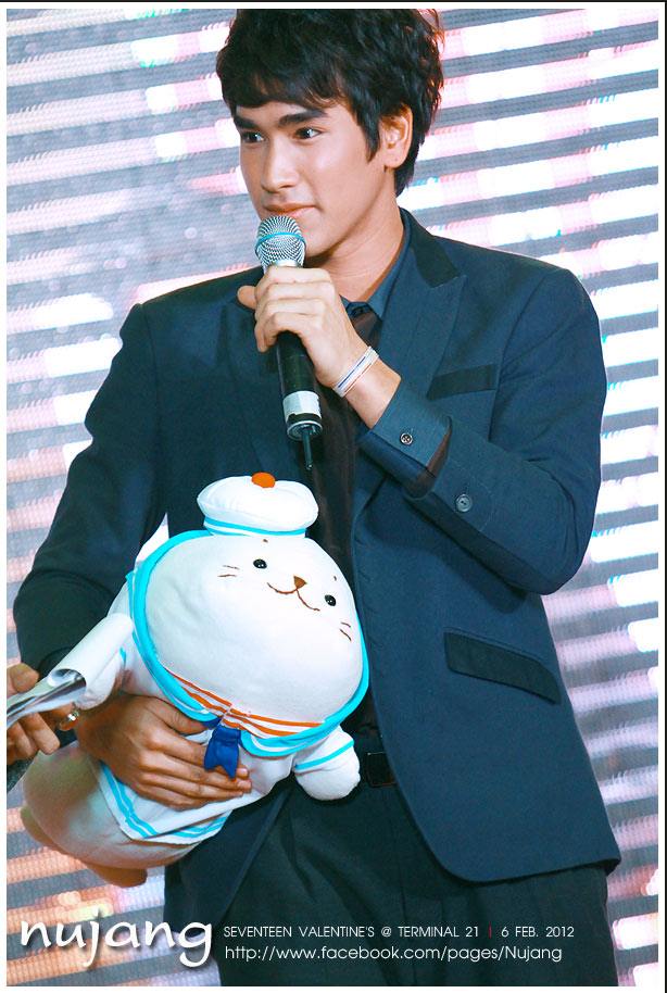 [Pics] ณเดชน์ @  งาน Seventeen Valentine's Party @ Terminal 21 [6-2-12]