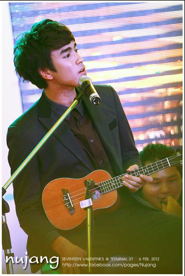 [Pics] ณเดชน์ @  งาน Seventeen Valentine's Party @ Terminal 21 [6-2-12]