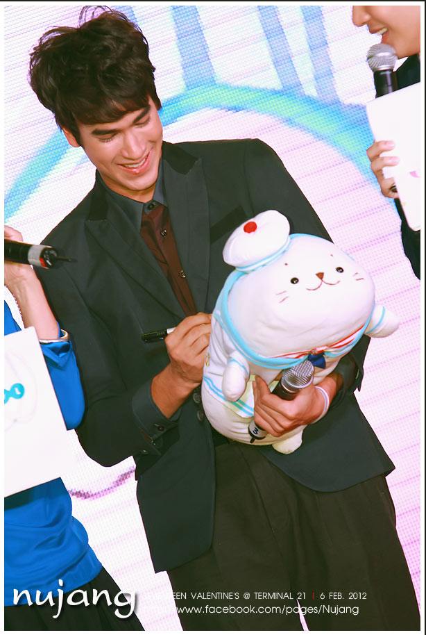 [Pics] ณเดชน์ @  งาน Seventeen Valentine's Party @ Terminal 21 [6-2-12]