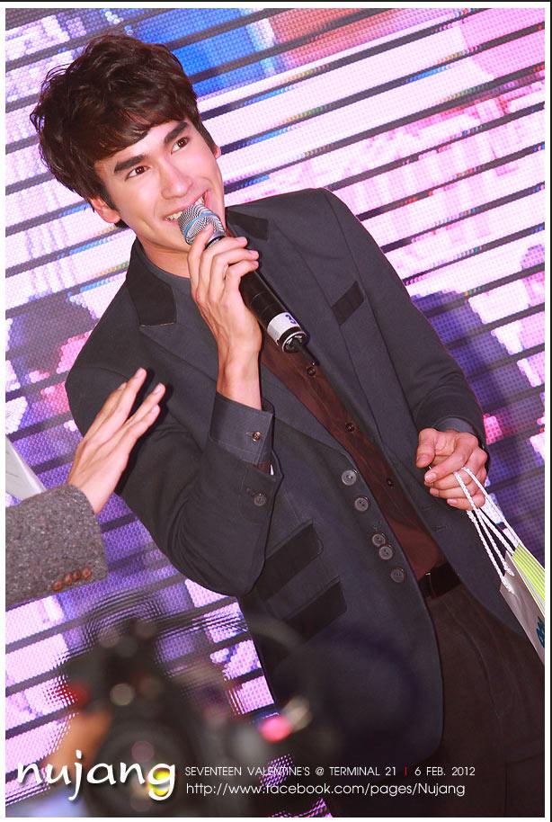 [Pics] ณเดชน์ @  งาน Seventeen Valentine's Party @ Terminal 21 [6-2-12]