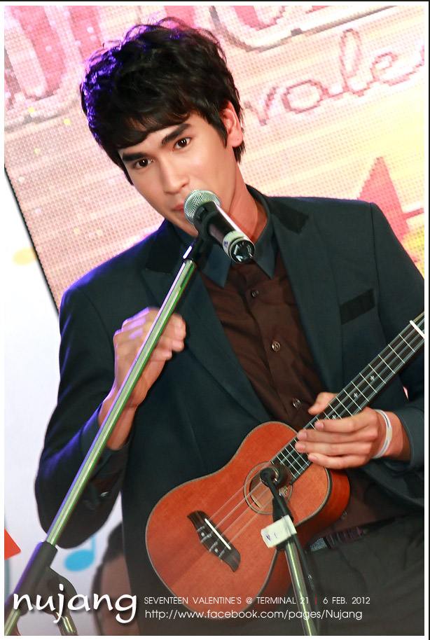 [Pics] ณเดชน์ @  งาน Seventeen Valentine's Party @ Terminal 21 [6-2-12]
