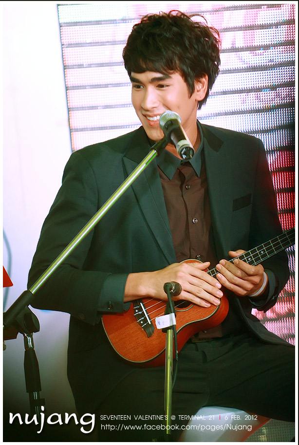 [Pics] ณเดชน์ @  งาน Seventeen Valentine's Party @ Terminal 21 [6-2-12]