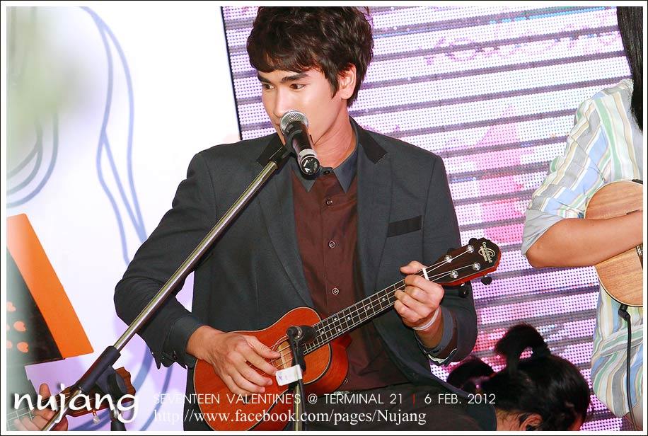 [Pics] ณเดชน์ @  งาน Seventeen Valentine's Party @ Terminal 21 [6-2-12]
