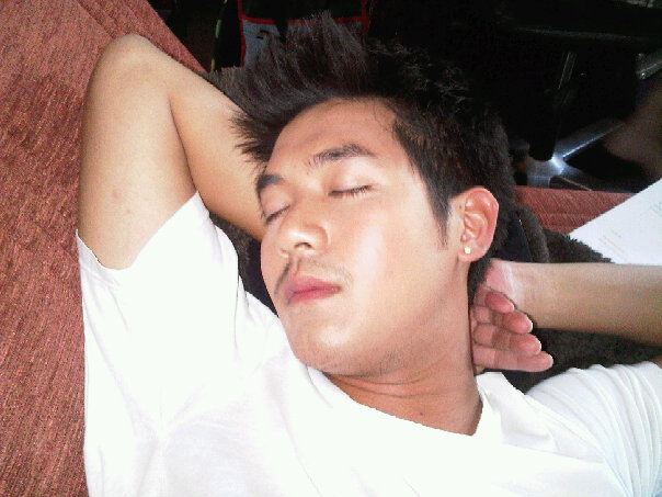 [Pics] ..หนุ่มเวียร์.. หลากหลายท่าหลับ น่ารักเกินจะห้ามใจ