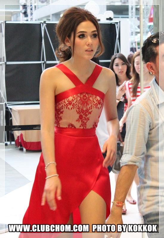 ชมพู่ อารยา ในงานเปิดตัวโฆษณาเครื่องดื่ม Ready @Siam Paragon