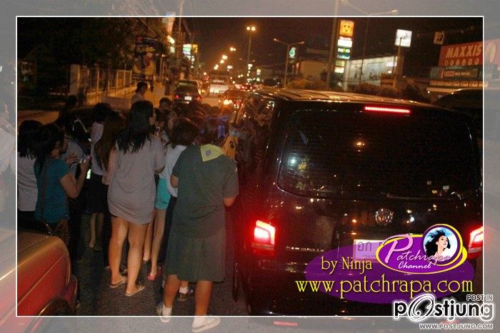 มุมสวยๆ"อั้ม พัชราภา"เเจกลายเซ็นเเฟนคลับ!!
