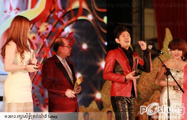 นักร้องชายยอดนิยมประจำปี