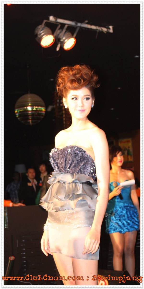 ชมพู่ อารยา ในงานสยามบันเทิง 16 Anniversary Sexy of the year 2012