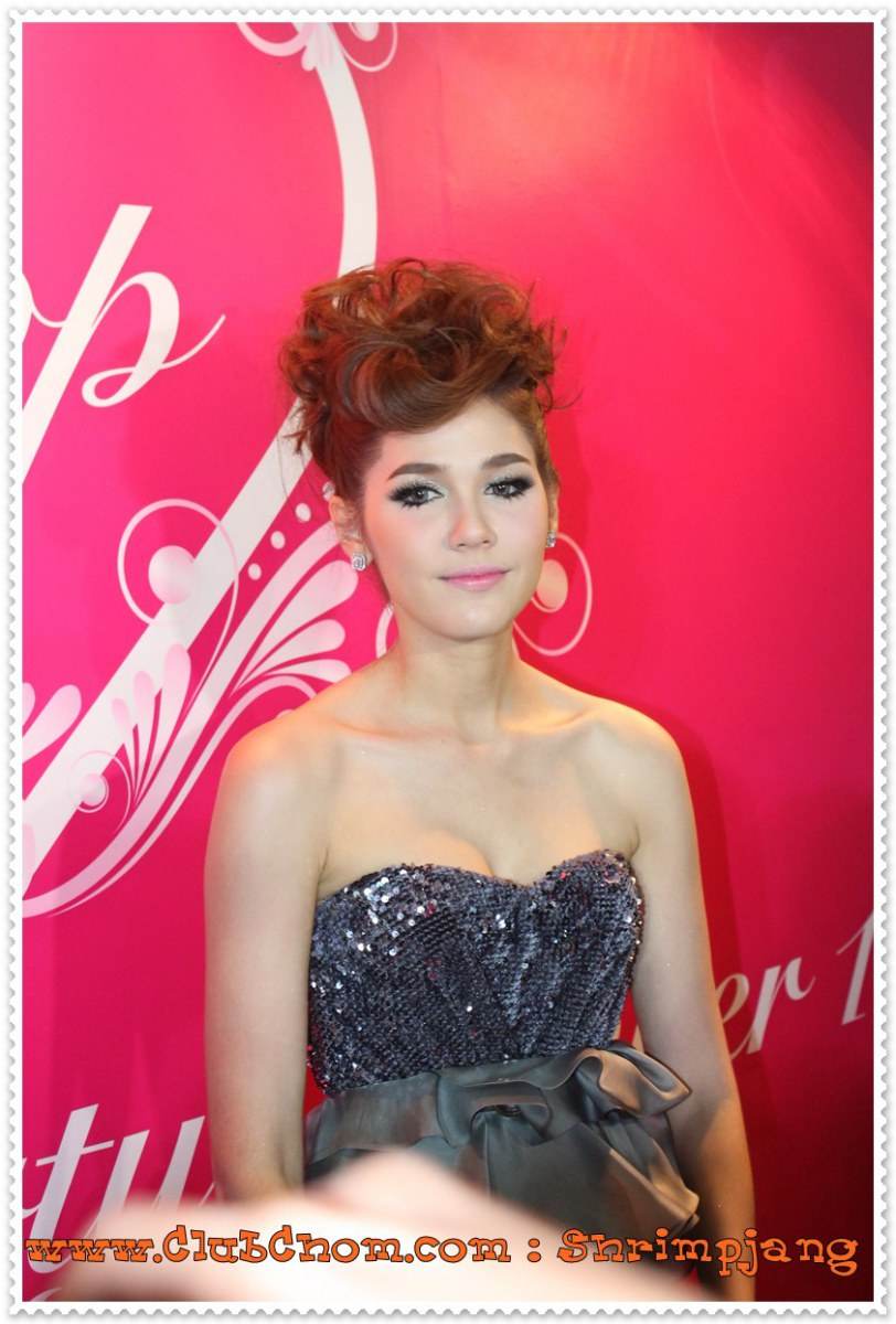 ชมพู่ อารยา ในงานสยามบันเทิง 16 Anniversary Sexy of the year 2012