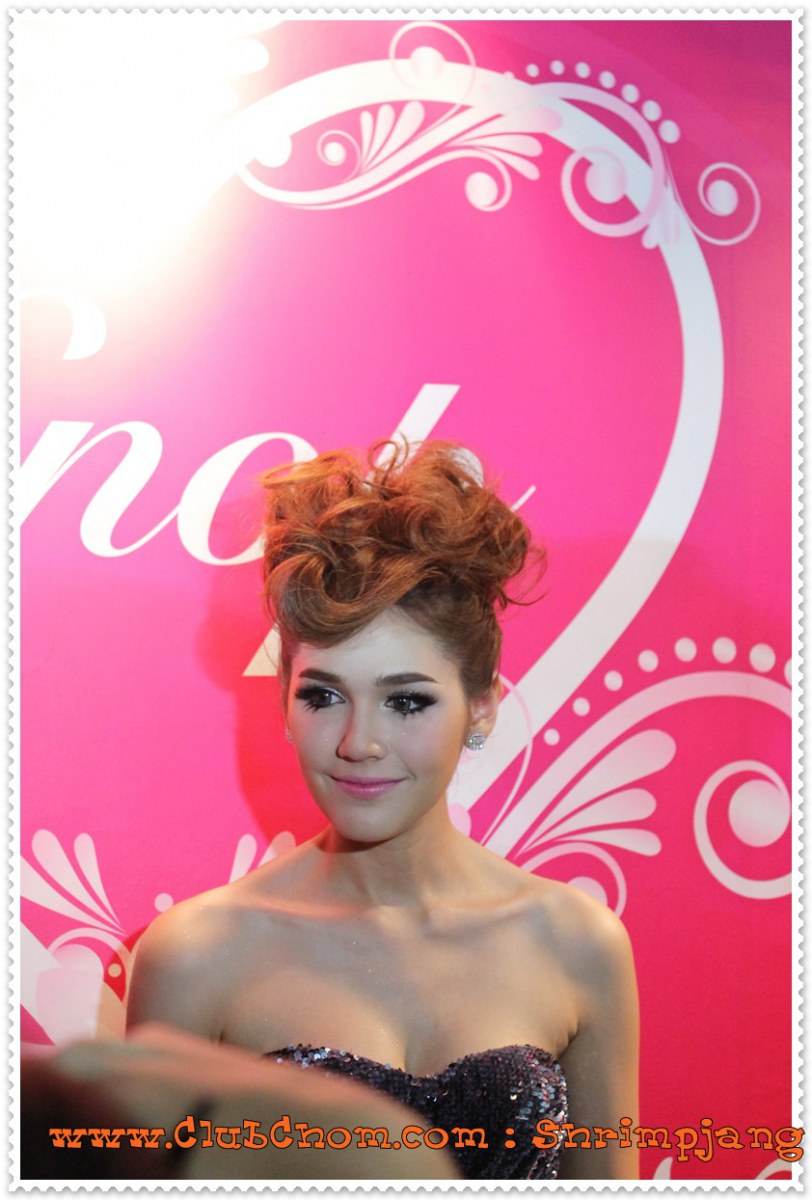 ชมพู่ อารยา ในงานสยามบันเทิง 16 Anniversary Sexy of the year 2012