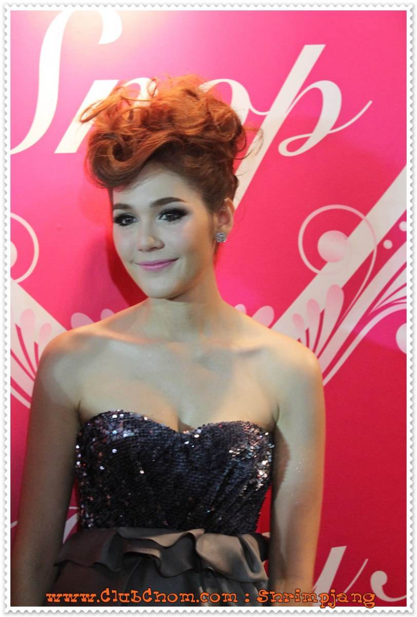 ชมพู่ อารยา ในงานสยามบันเทิง 16 Anniversary Sexy of the year 2012