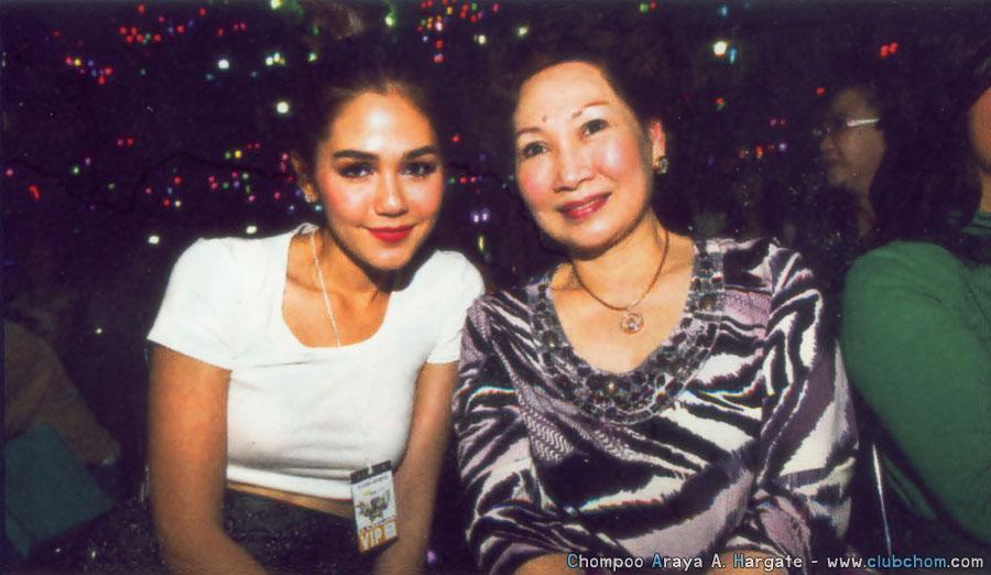 ชมพู่ อารยา ในนิตยสารF3 Fan Club ฉบับเดือน กุมภาพันธ์ 2555