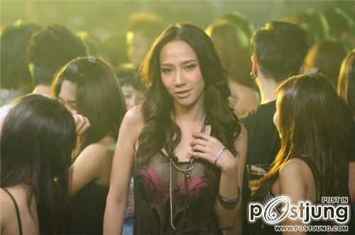 สาระแนเห็นผี รับบทเป็น ราตี้ สาวโคโยตี้ขี้เมา