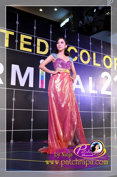 ประมวลภาพ"อั้ม พัชราภา"สวยเริ่ดเจิดจรัส@United Color Terminal 21 Fashion Show!