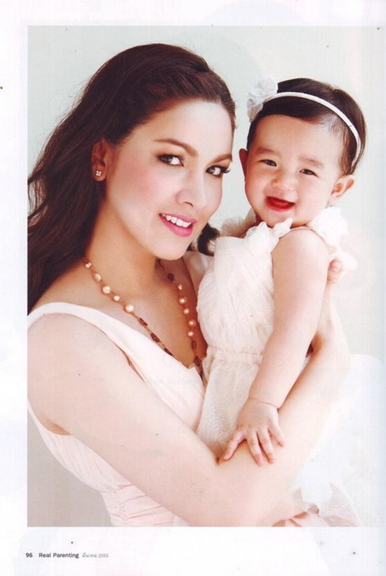 กบ สุวนันท์ & น้องณดา ปุณณกันต์ @ REAL PARENTING vol.7 no.85 March 2012