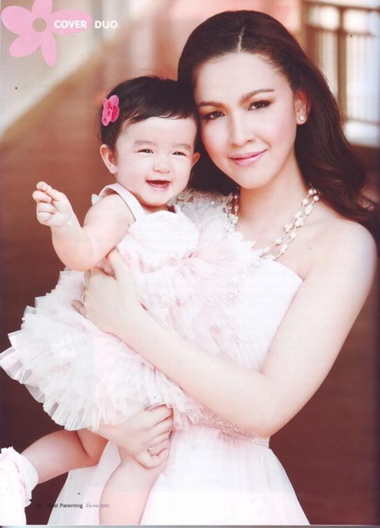 กบ สุวนันท์ & น้องณดา ปุณณกันต์ @ REAL PARENTING vol.7 no.85 March 2012