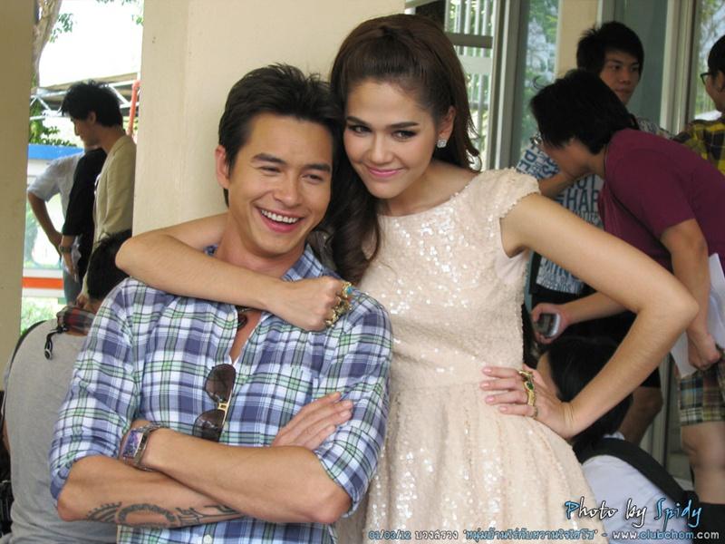 [Pics] "ชมพู่ อารยา" ในงานบวงสรวงละครเรื่องใหม่ "หนุ่มบ้านไร่กับหวานใจไฮโซ"