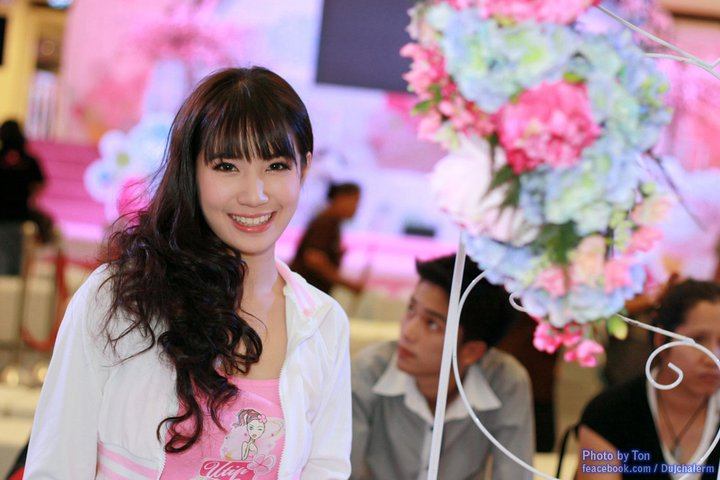 หมวยเล็ก ทิวไผ่ งาม