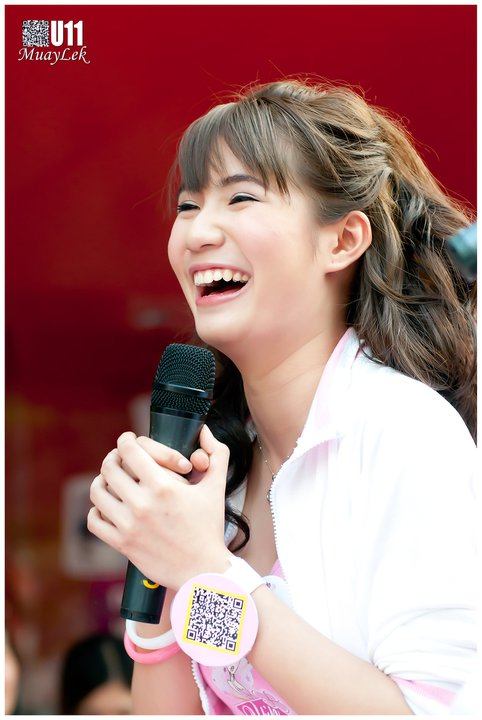 หมวยเล็ก ทิวไผ่ งาม