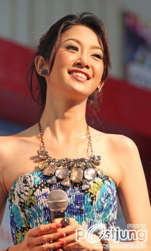 เก็บตกหน้าเวทีกับ"ยุ้ย จีรนันท์" สวย น่ารักเวอร์