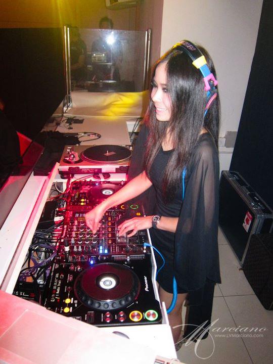 DJ Roxy June ดีเจหญิงแนวหน้าของเมืองไทย