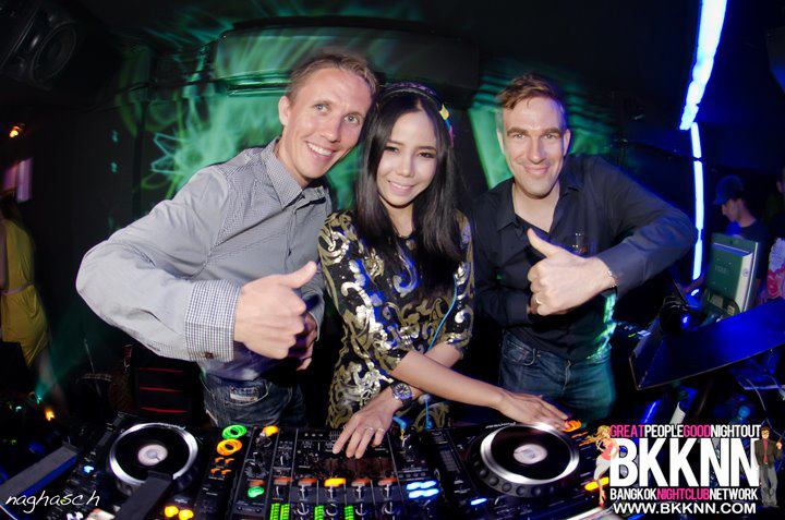 DJ Roxy June ดีเจหญิงแนวหน้าของเมืองไทย