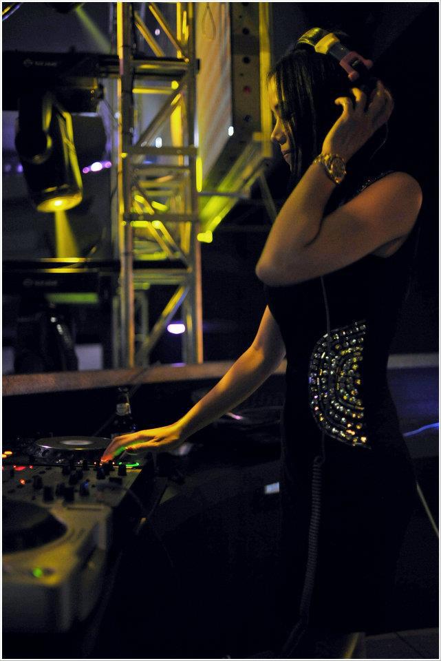 DJ Roxy June ดีเจหญิงแนวหน้าของเมืองไทย