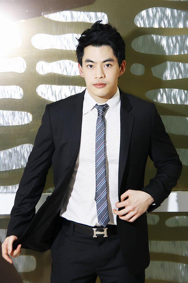 ไฮโซหนุ่มหล่อจากพอนด์ส