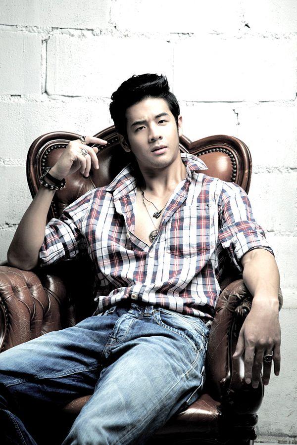 ไฮโซหนุ่มหล่อจากพอนด์ส