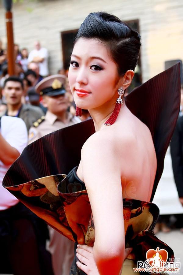 ยิปโซ สาวหมวยหน้าเป๊ะ