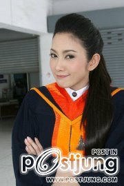 ยุ้ย จีรนันท์รับปริญญาปี2552สวยมากจริงๆ