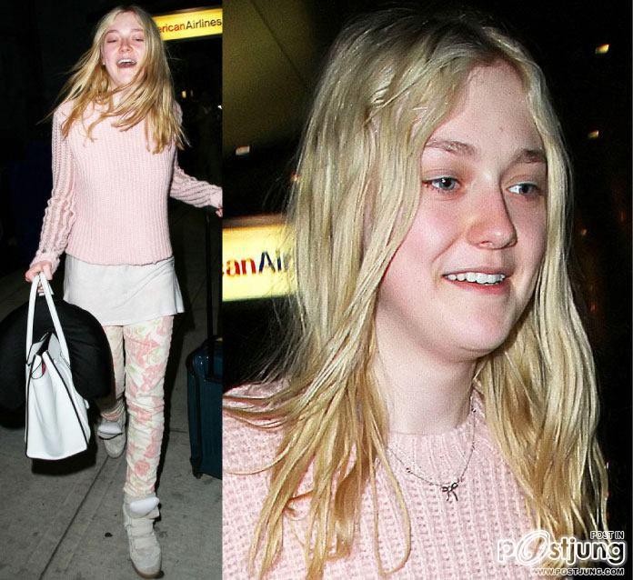 ชัดเจนกันไป กับหน้าไร้เเมคอัพ ของน้อง dakota fanning ที่สนามบิน jfk