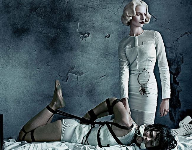 สงสารนางแบบชุดนี้จังINTERVIEW MAGAZINE: KAROLINA KURKOVA & CRYSTAL RENN IN "INSTITUTE WHITE" BY PHOTOGRAPHE