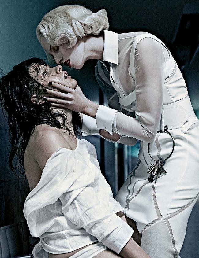 สงสารนางแบบชุดนี้จังINTERVIEW MAGAZINE: KAROLINA KURKOVA & CRYSTAL RENN IN "INSTITUTE WHITE" BY PHOTOGRAPHE