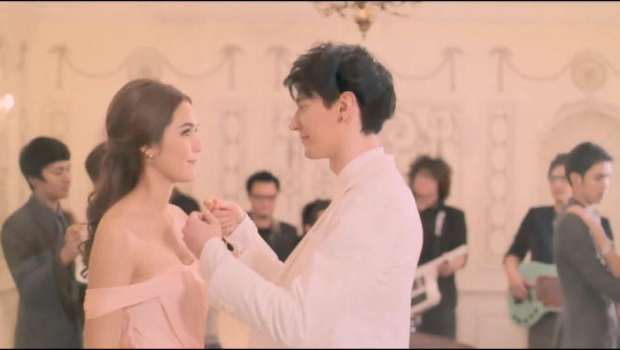 มาแล้ว!!!  MV  Soft touch with your love - ชมพู่ อารยา  feat. ETC