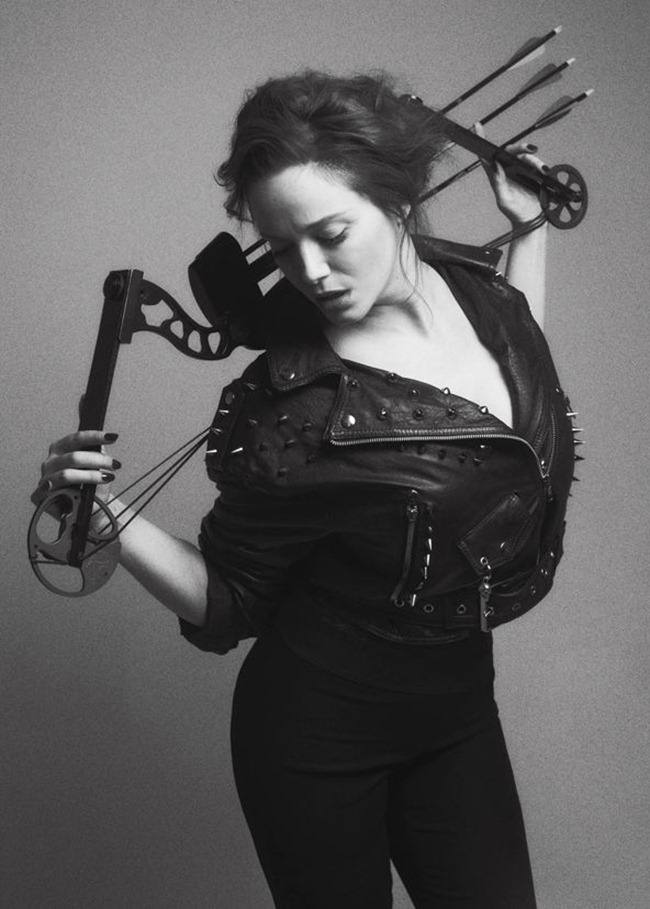 V MAGAZINE: CHRISTINA HENDRICKS IN "THE BIG SHOT" BY PHOTOGRAPHER CEDRIC BUCHET