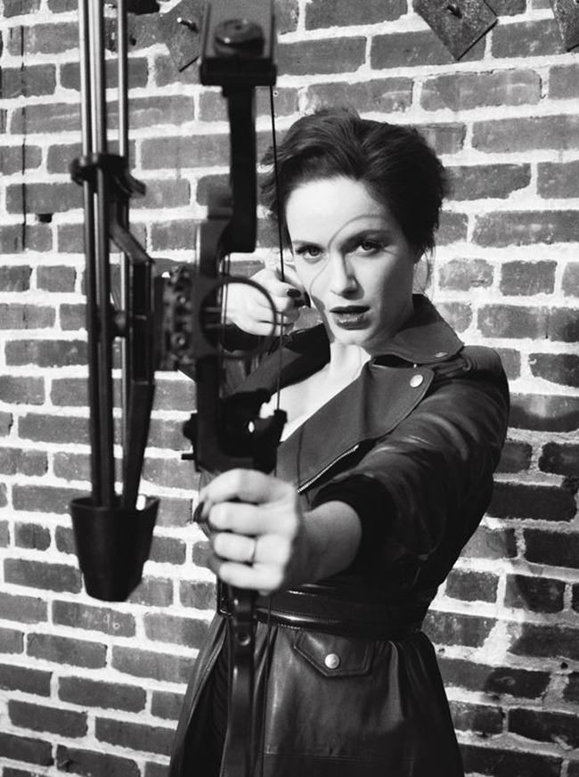V MAGAZINE: CHRISTINA HENDRICKS IN "THE BIG SHOT" BY PHOTOGRAPHER CEDRIC BUCHET